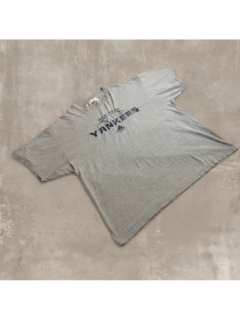 Vintage Adidas New York Yankees MLB T Shirt XL Heather Grey Y2K Center Logo Tee